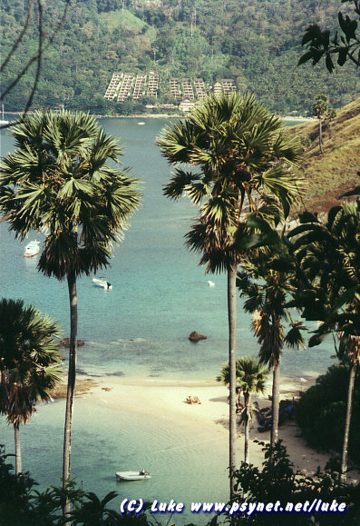 phuket-beach-meridien.jpg (101034 bytes)